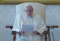 Papa Francisco se compromete a acabar com abusos sexuais na Igreja Católica