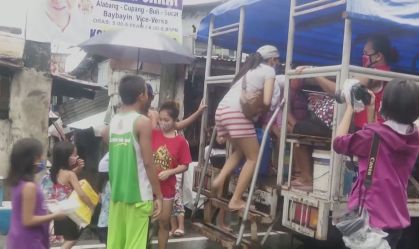 Autoridades das Filipinas retiram moradores da costa após alertas de tufão Vamco