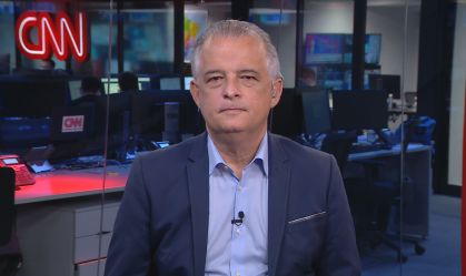 França propõe cortar cargos em comissão para pagar empregos públicos temporários