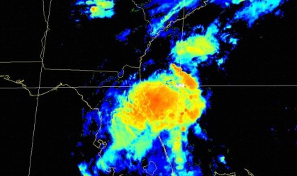 Tempestade tropical Eta volta a tocar solo na Flórida, nos EUA