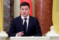 Ucranianos se perguntam se presidente, ex-comediante, aguenta pressão da Rússia