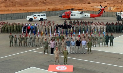 Queda de helicóptero de missão humanitária deixa 7 mortos no Egito