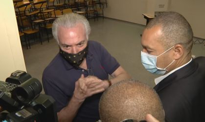 Michel Temer vota em universidade de São Paulo