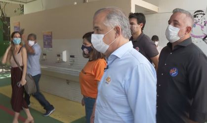Márcio França vota no Itaim Bibi, em São Paulo