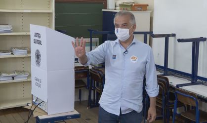 Márcio França votando em SP