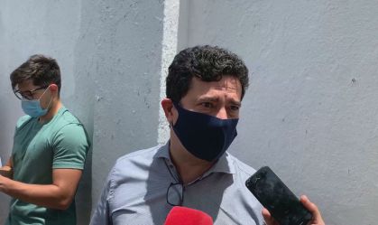 Moro vota e pede escolha em candidatos 'sem discurso de ódio'