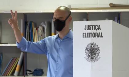 Prefeito de São Paulo, Bruno Covas vota em escola da Zona Oeste da capital