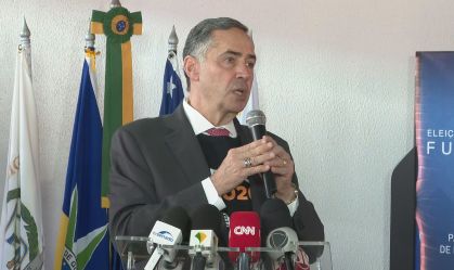 Presidente do TSE, Barroso sinaliza com mudanças no sistema de votação para 2022