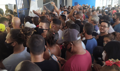 Rio de Janeiro registra aglomeração durante votação municipal