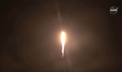 Lançamento de foguete da SpaceX com quatro astronautas é bem-sucedido