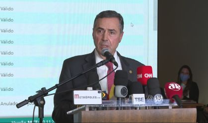 'Se o voto impresso voltar, a vida vai ficar pior', diz presidente do TSE