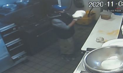 Ladrão prepara pizza durante furto a restaurante na Califórnia