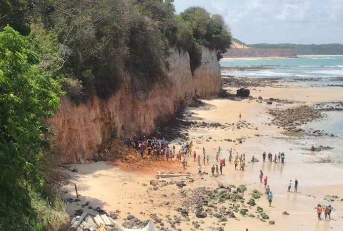 Parte de falésia desaba em Pipa, no Rio Grande do Norte