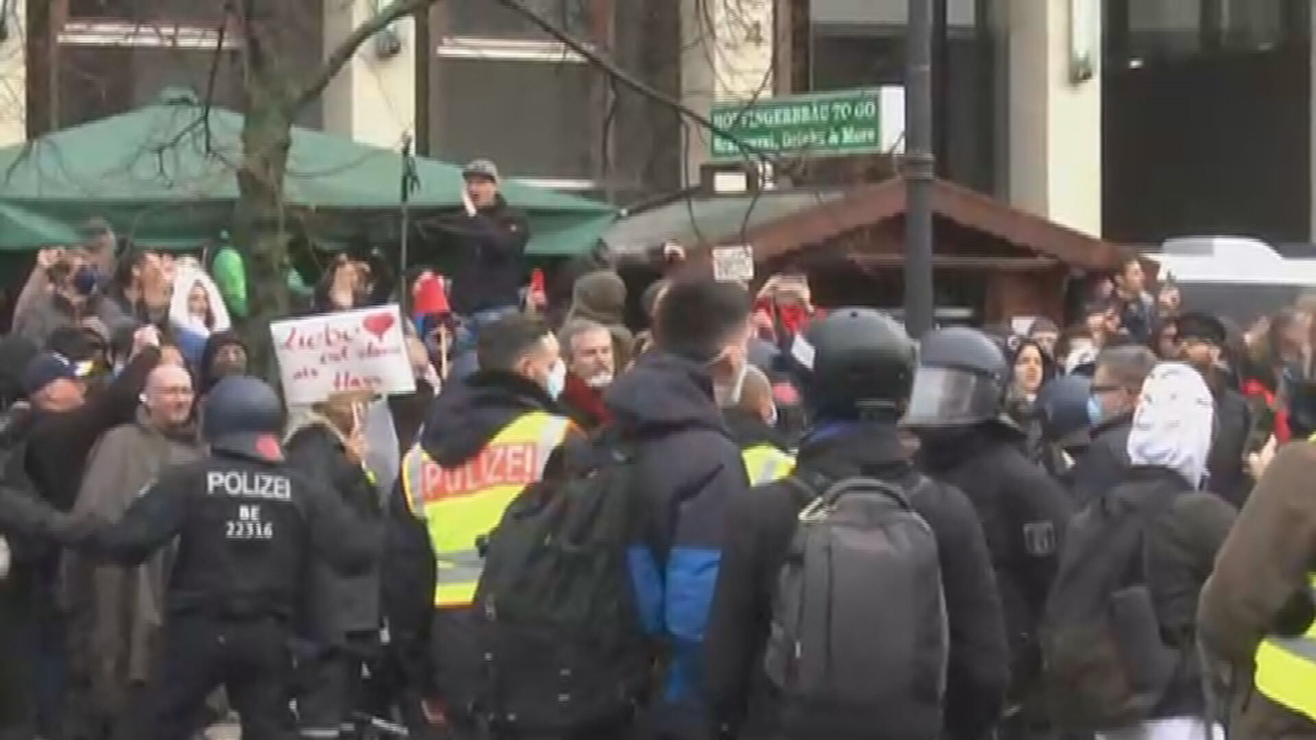 Milhares protestam contra medidas restritivas na Alemanha (18.nov.2020)