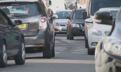 Reino Unido vai banir venda de carros movidos a gasolina em 2030