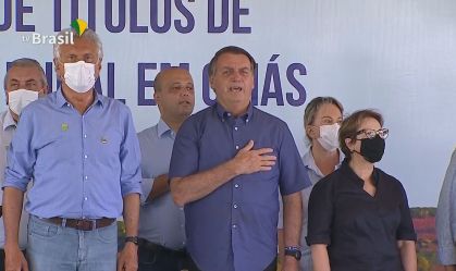 Jair Bolsonaro e o governador Ronaldo Caiado em cerimônia em Goiás (18.nov.2020)