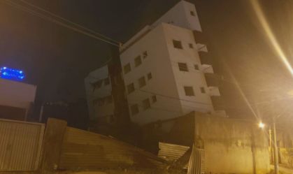 Defesa Civil pede demolição de prédio que tombou em Betim (MG)