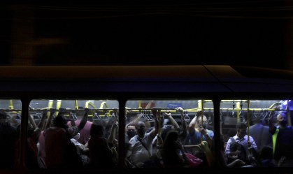 Mesmo com escalonamento, especialistas alertam para riscos no transporte público
