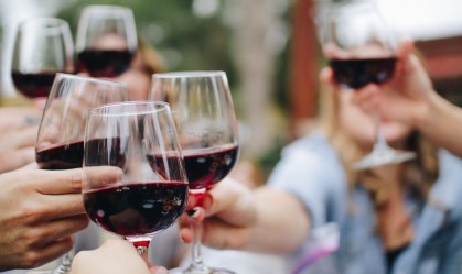 Vinhos e espumantes por menos de R$ 100 para comemorar as festas de final de ano