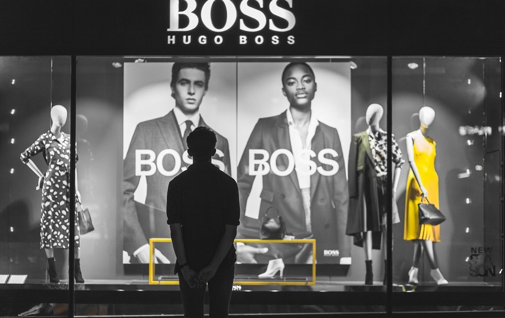 Hugo Boss supera previsões de lucro em meio a mercado afetado por guerra