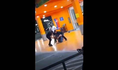 Cena de espancamento em unidade do Carrefour em Porto Alegre