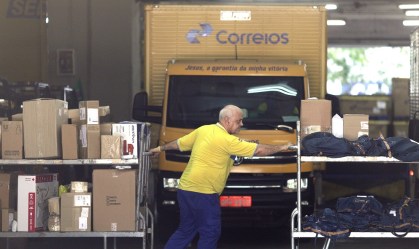 Correios homem trabalho