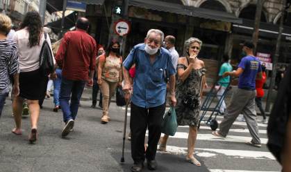 Movimento no Saara, região comercial do Rio de Janeiro, em meio à pandemia