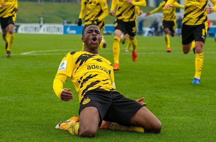 O jogador Youssoufa Moukoko
