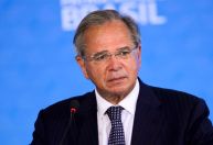 Não há fundamento econômico para dizer que o país está fora de controle, diz Guedes