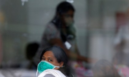 Mulher tem 15 minutos para se despedir da mãe que morreu com suspeita de COVID