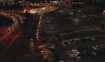 Busca por lanche gera fila gigante e espera de mais de 12 horas nos EUA