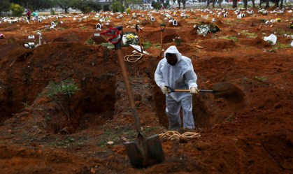 Com maior taxa de transmissão desde maio, Covid-19 supera 170 mil mortes no país