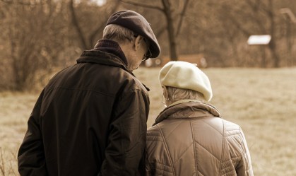 Risco de DSTs aumenta entre pessoas com mais de 45 anos, diz estudo europeu