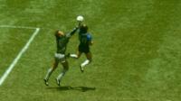 Maradona: Bola da "Mão de Deus" vai a leilão com lance inicial de R$ 13 mi