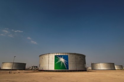 Tanques de petróleo na Arábia Saudita