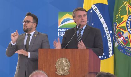 'Devemos isso a muitas pessoas', diz Bolsonaro ao comentar criação de empregos