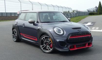 Novo Mini Cooper é rápido e bonito, mas não vale o preço pedido pela BMW