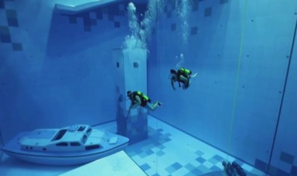 Piscina mais funda do mundo é inaugurada na Polônia