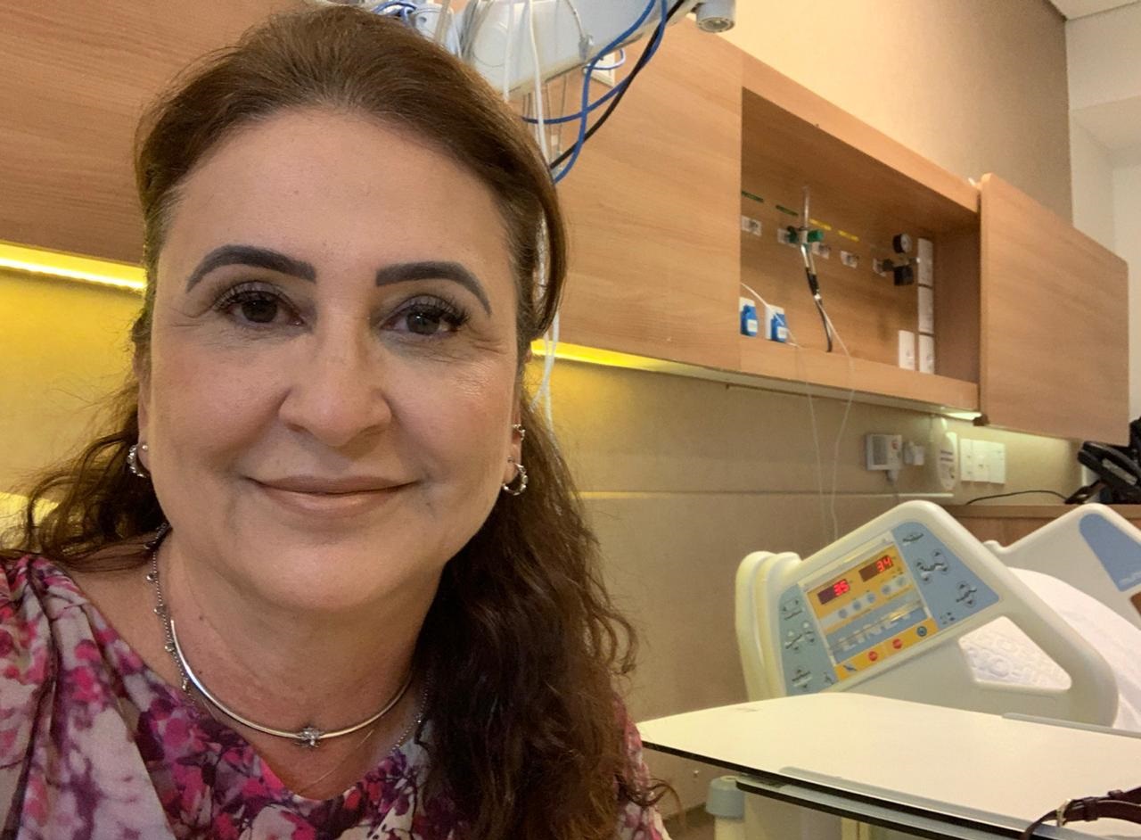 Kátia Abreu recebe alta após tratamento contra Covid-19