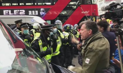 Mais de 60 pessoas são presas durante protesto em Londres