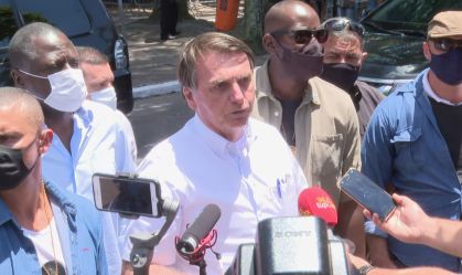 Presidente Jair Bolsonaro vota no Rio de Janeiro