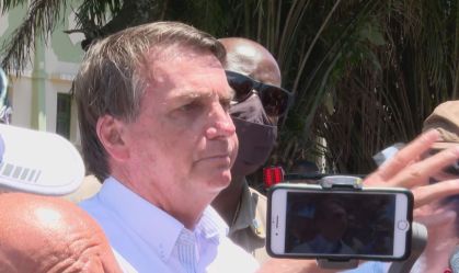 Bolsonaro questiona sistema eletrônico e diz que voto impresso é 'necessidade'