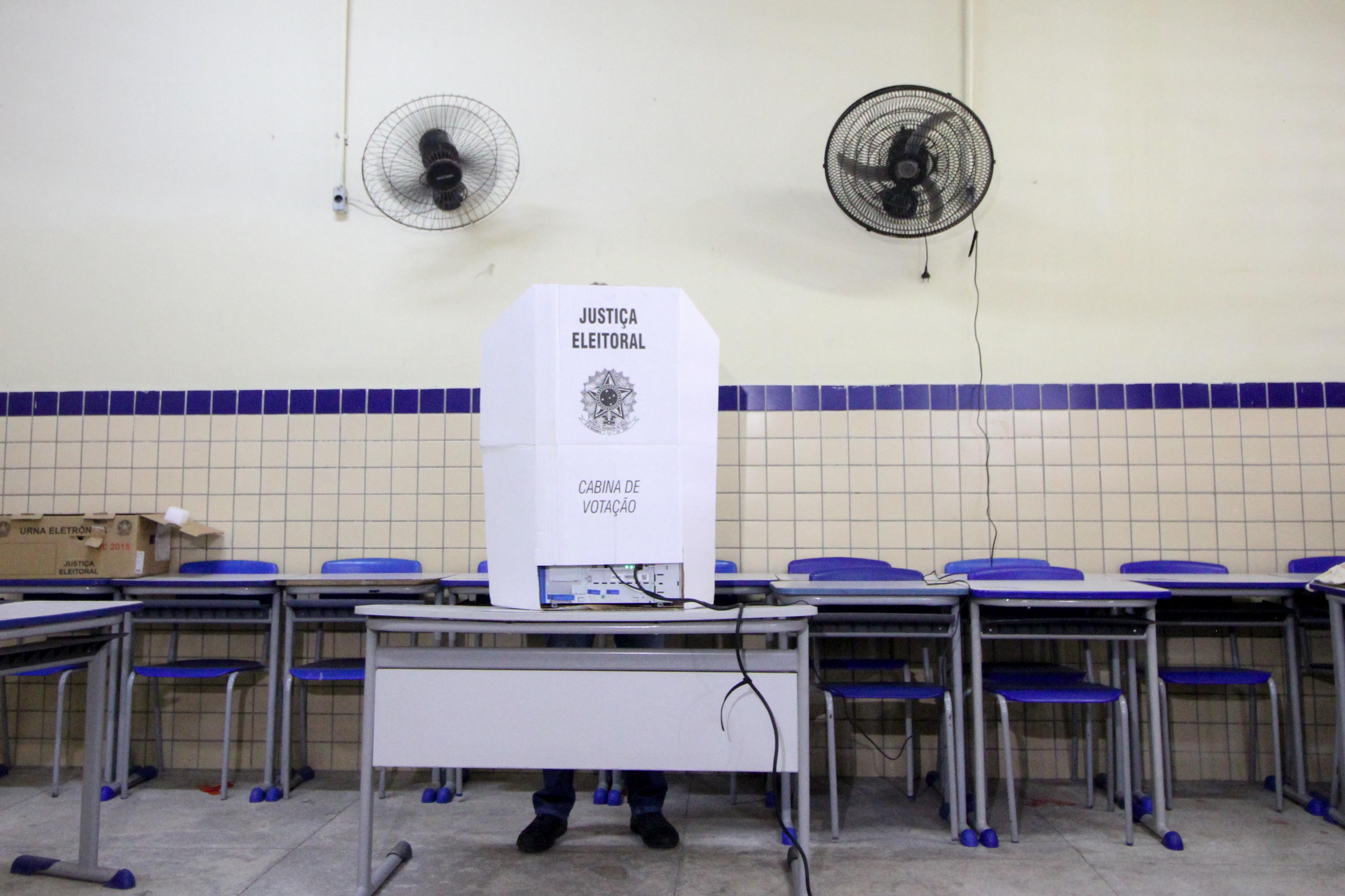 Eleitor vota em Recife
