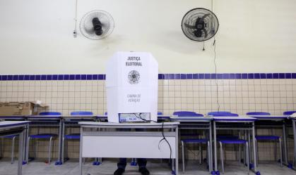Facilitar voto na pandemia poderia ter reduzido abstenção, diz especialista