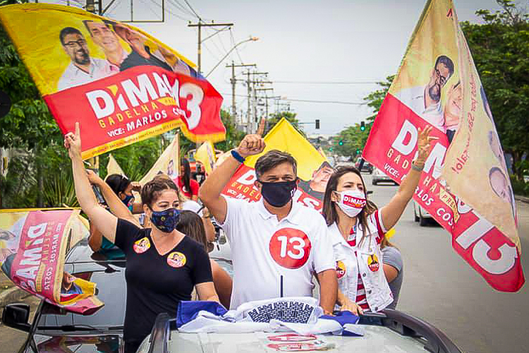 Dimas Gadelha (PT) durante a campanha para a prefeitura de São Gonçalo, no RJ