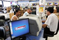 Casas Bahia afirma que negocia e busca alternativas para crise financeira