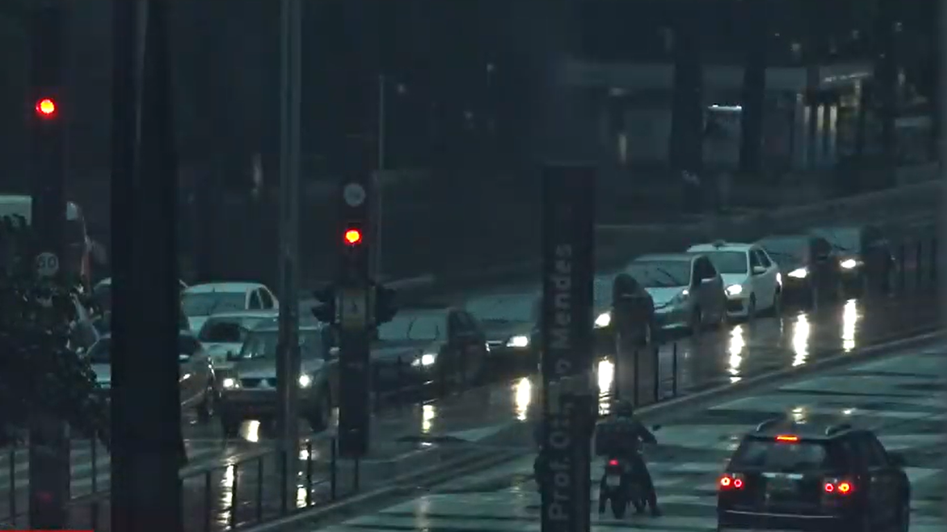 Avenida Paulista durante chuvas em São Paulo em 30/11