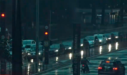 Chuva intensa transforma dia em noite em SP e coloca cidade em estado de atenção