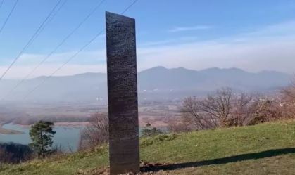 Após 'monólito de Utah', peça misteriosa de metal aparece na Romênia e viraliza