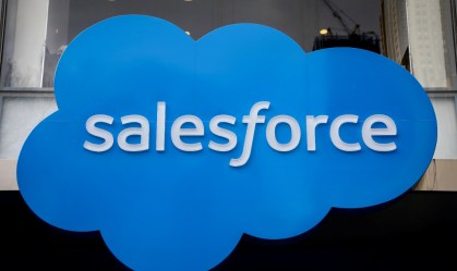 IA impulsiona vendas online de fim de ano nos EUA, aponta Salesforce